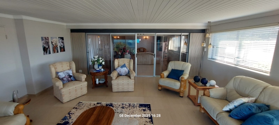 6 Bedroom Property for Sale in Wavecrest Eastern Cape